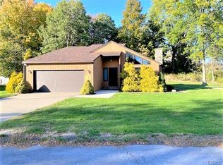 1 Thistle Dr, Oswego, NY 13126