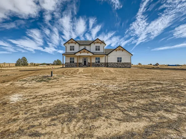 1096 N Shoshone Court, Strasburg, CO 80136
