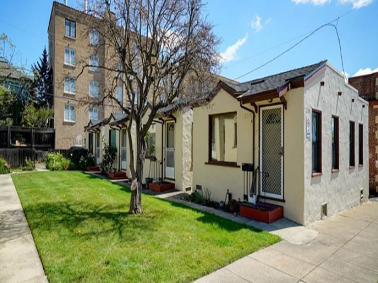 210 Keller St — Photo 1