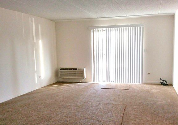 4th image of 1700 Wedgewood Dr APT 104