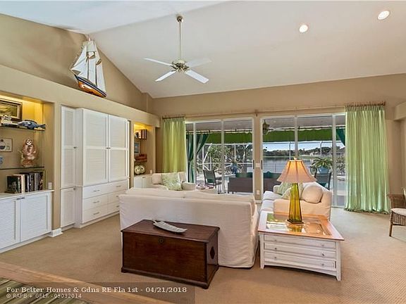 4th image of 1048 Laguna Springs Dr