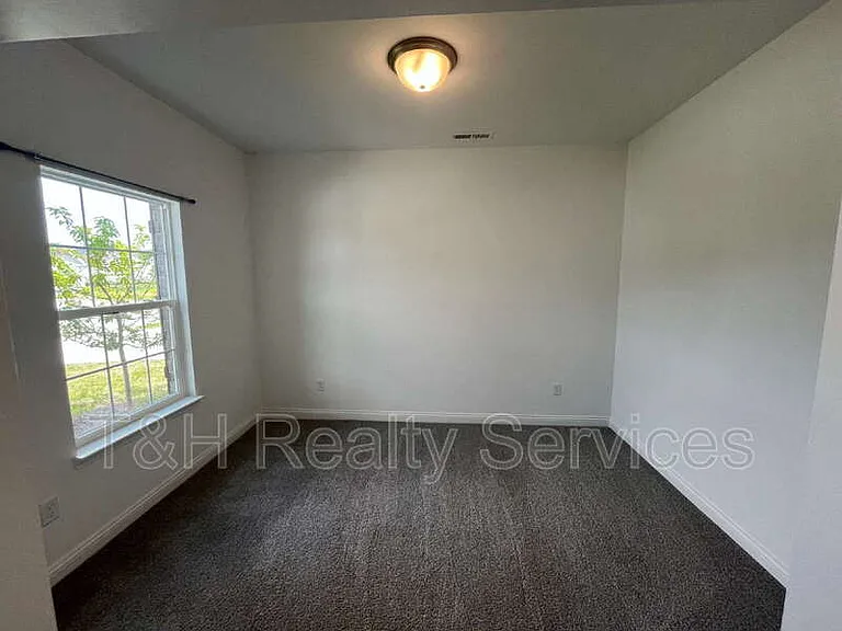 7073 Fowler Dr — Photo 11