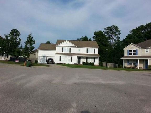 Exterior Neighborhood (street photo)