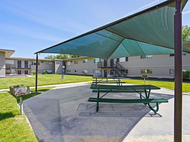 Jordanaire Apartments — Photo 5