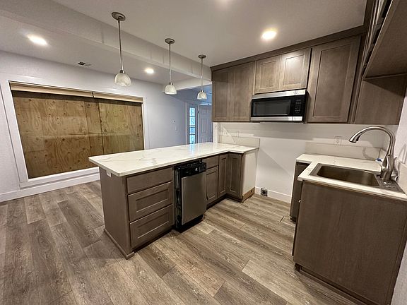4th image of 247 Berrydale Ave