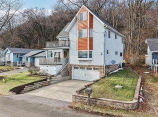 W10580 Tipperary Rd, Poynette, WI 53955