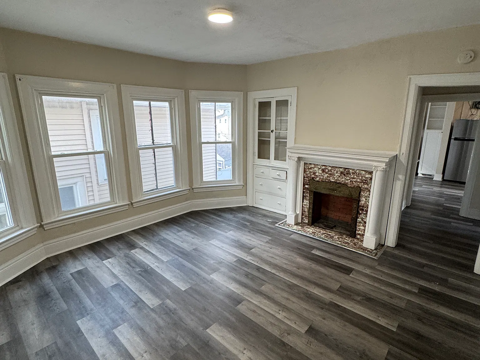 5 bed, 1300 sqft, $1,400 — Photo 3