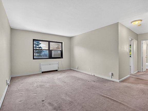 5th image of 3081 Edwin Ave APT 3G