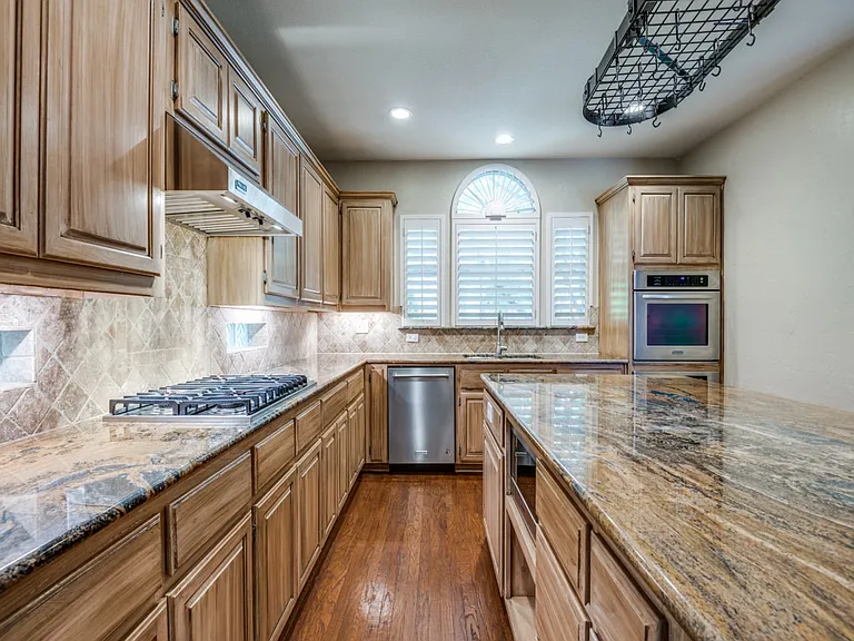 6428 Glenhollow Dr — Photo 12