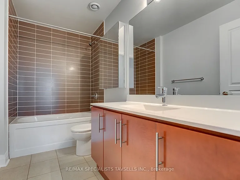 1 Hurontario St #304 — Photo 23