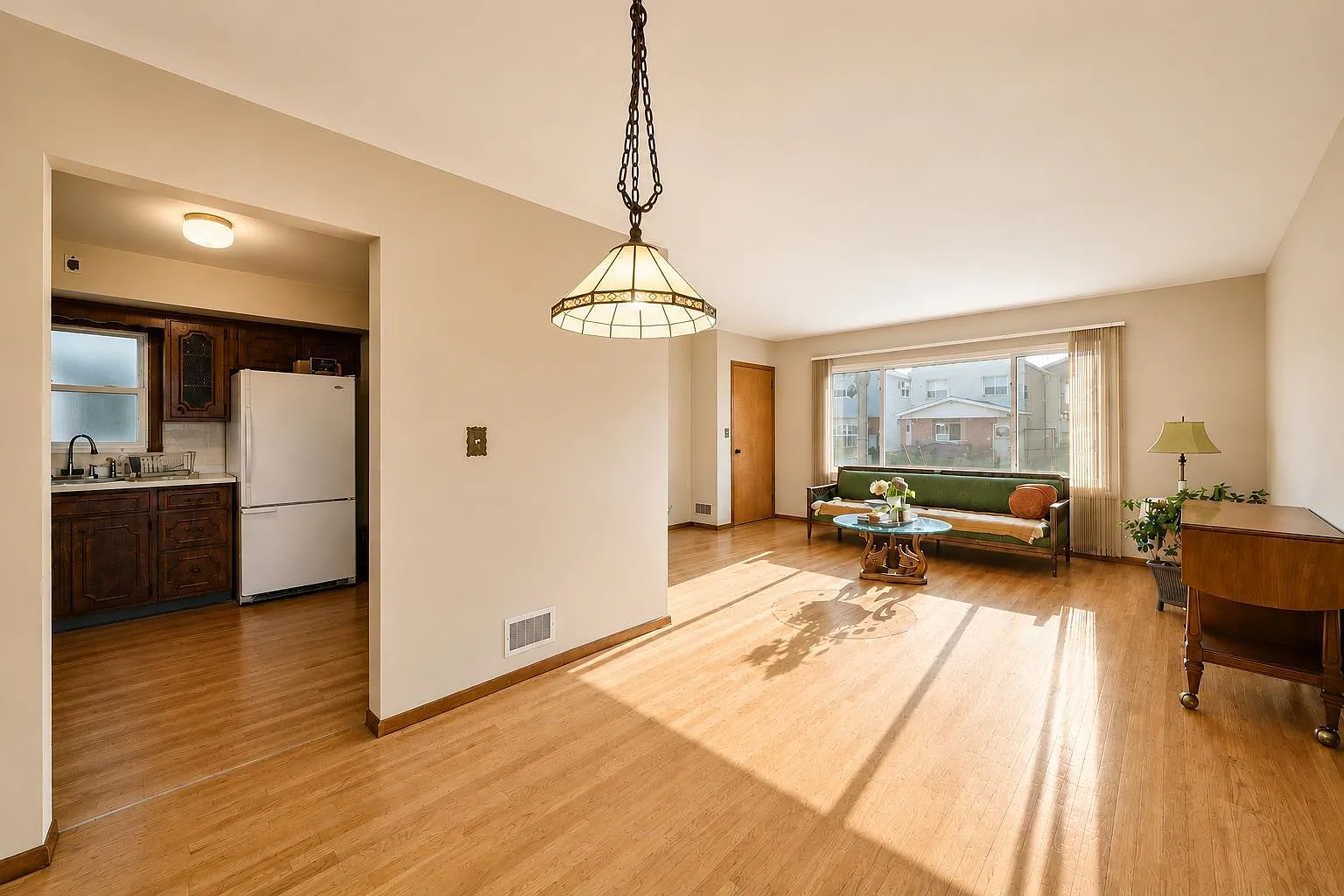 3 bed, 3.0 bath, 2000 sqft, $3,400 — Photo 1