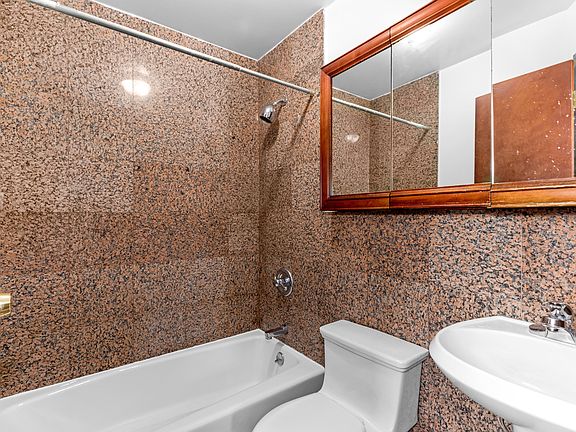 5th image of 117 Mulberry St APT 8
