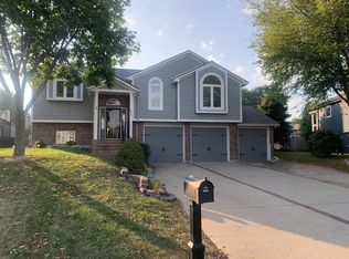 409 SE Saratoga Dr, Blue Springs, MO 64014