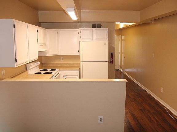 2nd image of 717 E 4th St APT 2