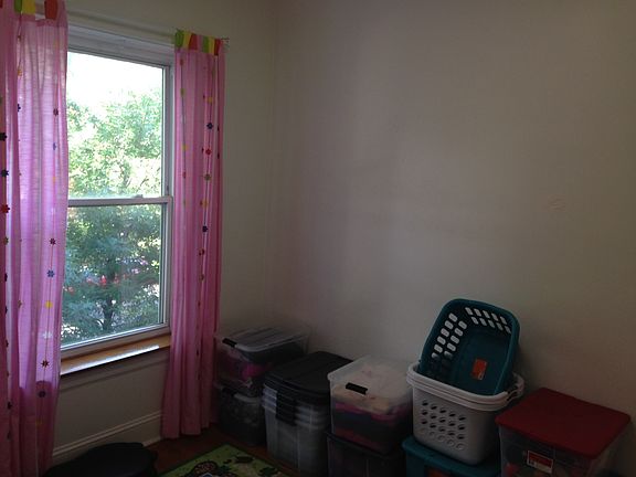 4th image of 3723 N Lakewood Ave #2