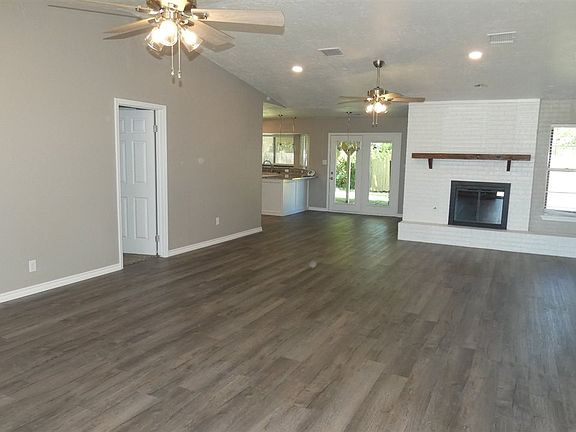 3rd image of 502 NE 48th St