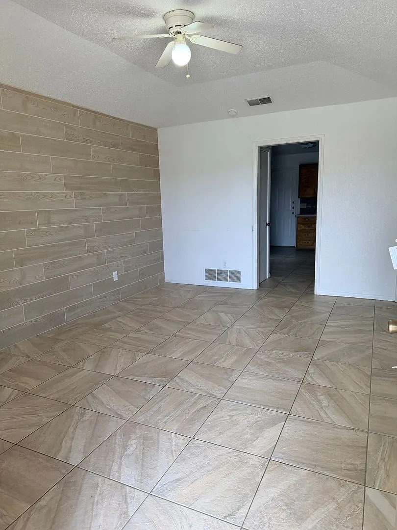 205 Horseshoe — Photo 3