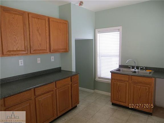 4th image of 634 Corunna Ave