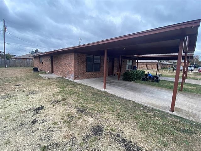 1st image of 400 Amanda Ln #402