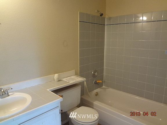 5th image of 833 SW Sunset Blvd APT J48