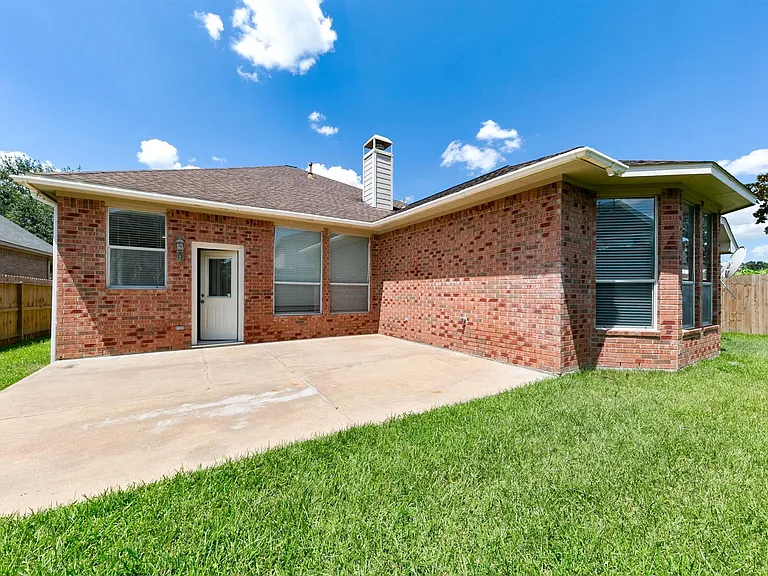 16027 Belleshire Ln — Photo 15