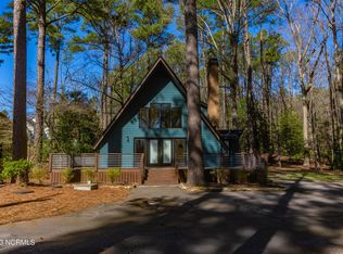 38 Lakeview Dr, Whispering Pines, NC 28327