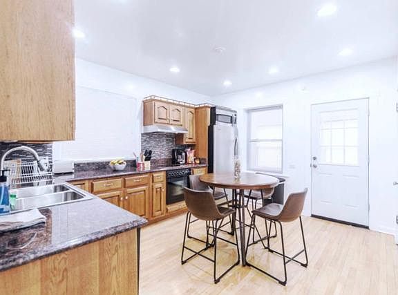 4th image of 5028 N California Ave