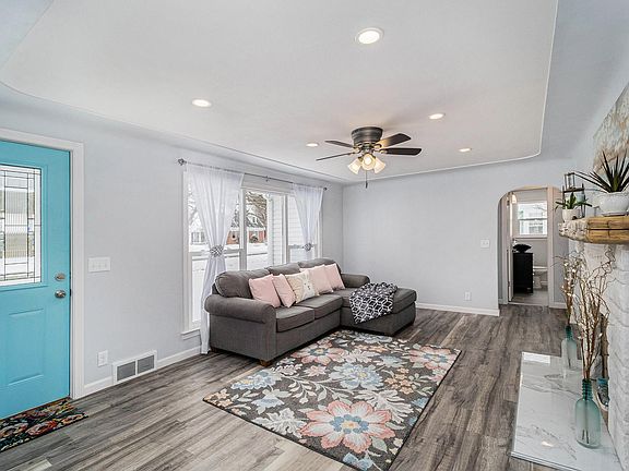 2nd image of 916 Grand Pre Ave