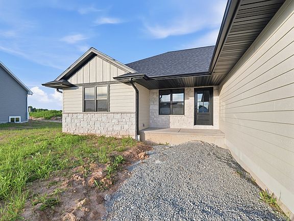 3rd image of 575 Emerald Isle Ct