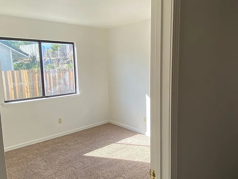 110 Castlemont Dr — Photo 15