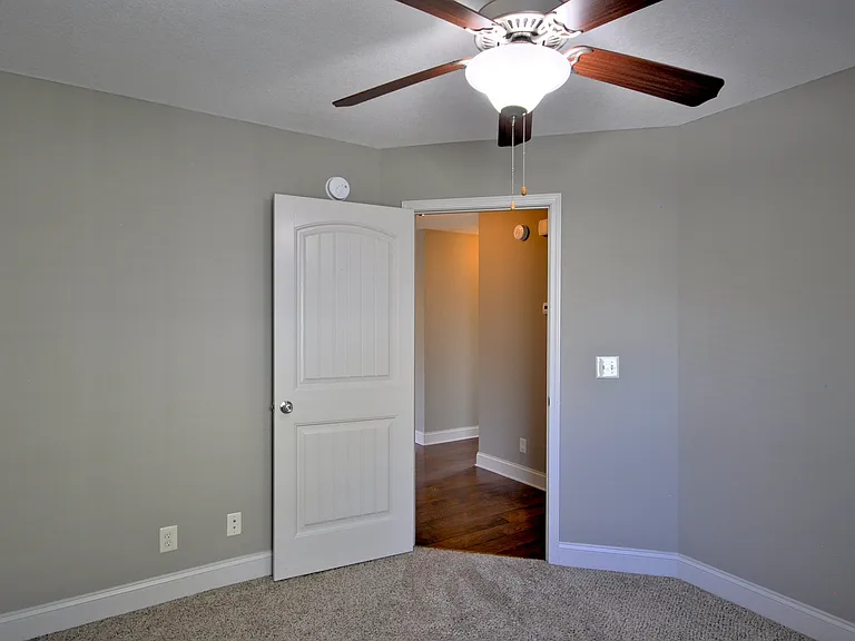 404 Leslie Wood Dr — Photo 35