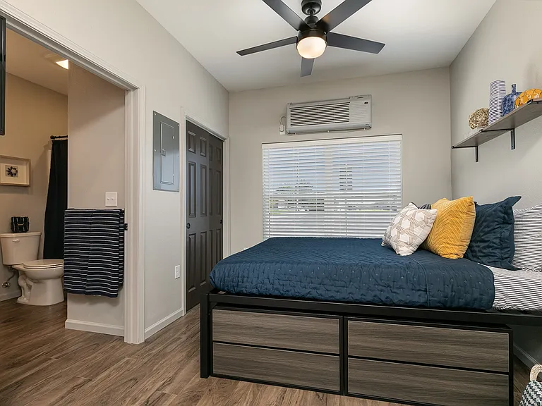 Park57 Studio Furnished Blue 9 Bed-bath