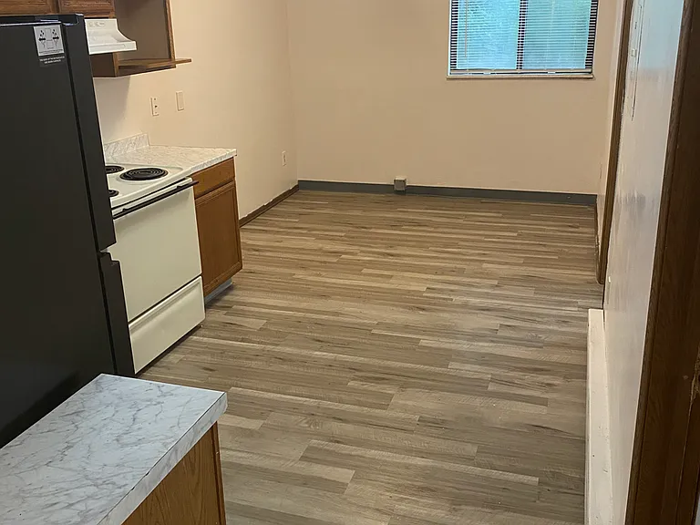 437 Sumner St — Photo 8