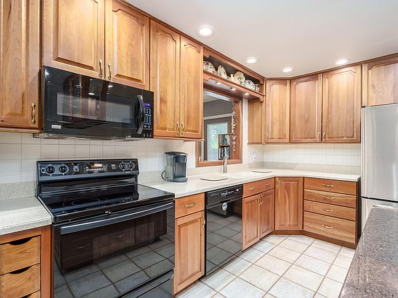 3rd image of 7539 Thrasher Ln