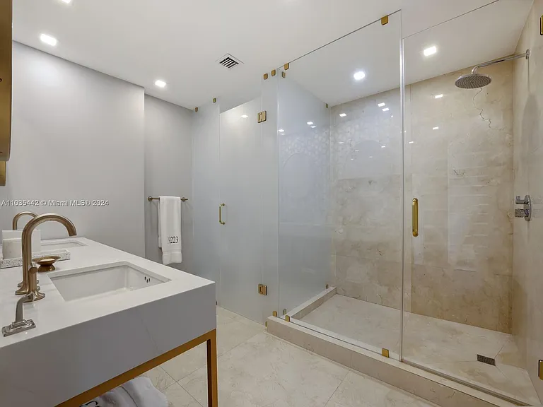 19223 Fisher Island Dr #19223 — Photo 25