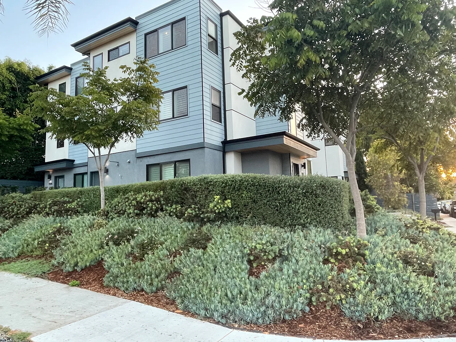 3 bed, 3.5 bath, 1535 sqft, $5,600 — Photo 2