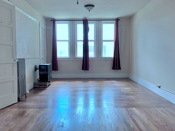2nd image of 1539 Clay St APT 1