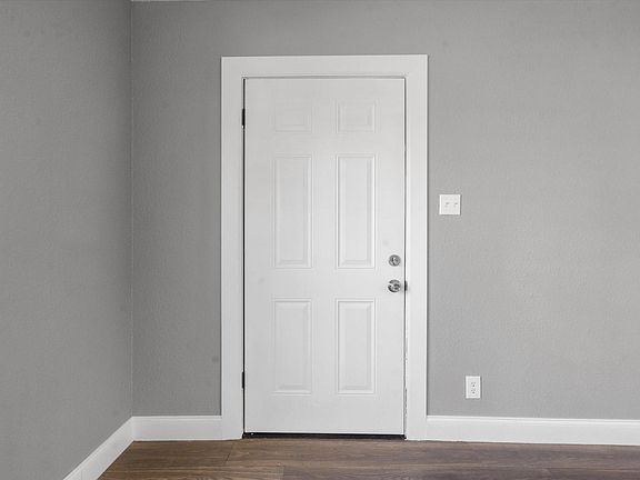 4th image of 2736 Marigold Ave