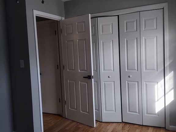 3rd image of 715 NE Barnes Dr APT A