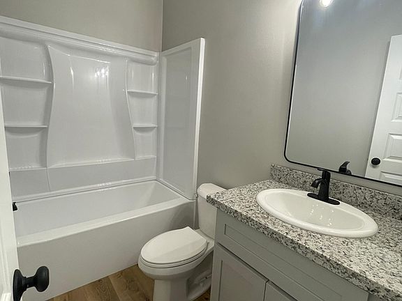 5th image of 507 Center St Unit B