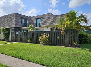 1104 Waterview Dr, Palm Springs, FL 33461