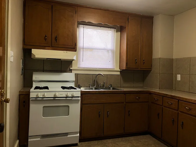 3406 Robinwood Dr — Photo 12