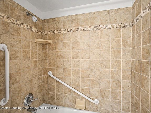 5th image of 4039 N Pine Dell Dr