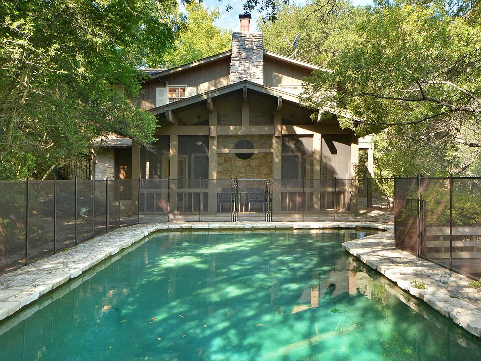 inviting pool, owner pays for maintenance & repairs of pool