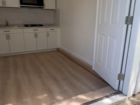 5th image of 516 Cheshire Ave NW #1