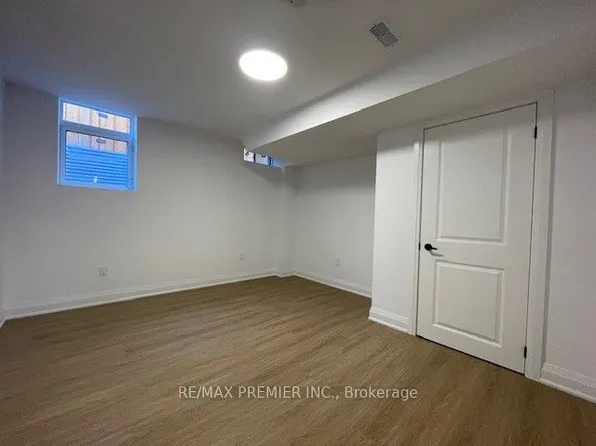 10 Stanton Ave #Basement, Vaughan, ON L4H 0V5