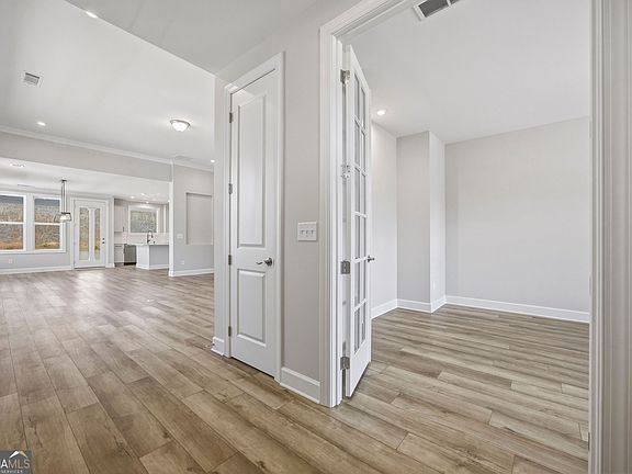 3rd image of 440 Geneva Way