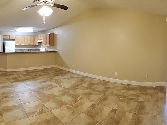 2nd image of 1025/1027 Jaguar Blvd