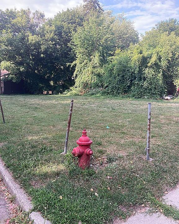2nd image of 1134 Glenn St