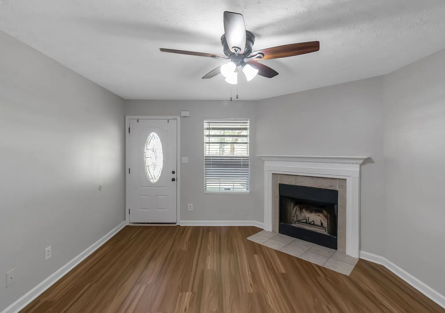 Gorgeous 4 Bedroom 3 full bath home in Covington! — Photo 4